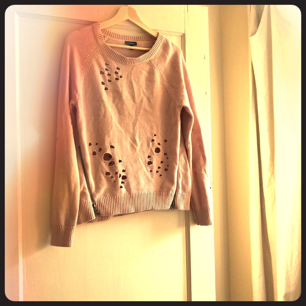 “Destroyed” pink sweater with double zip hem